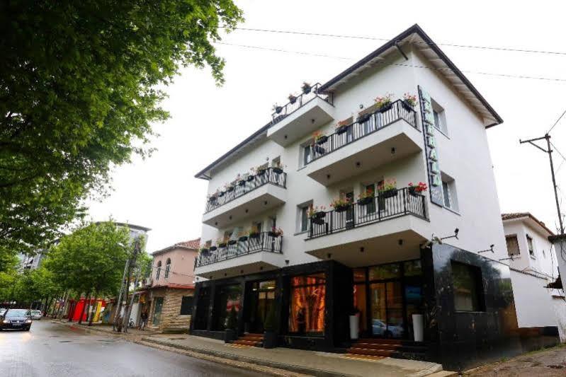 Emerald Boutique Hotel Tirana Exterior foto
